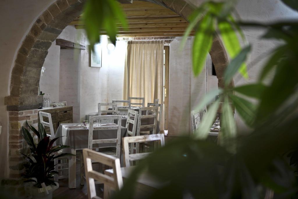Abas Ristorante Pizzeria Affittacamere Ales Extérieur photo