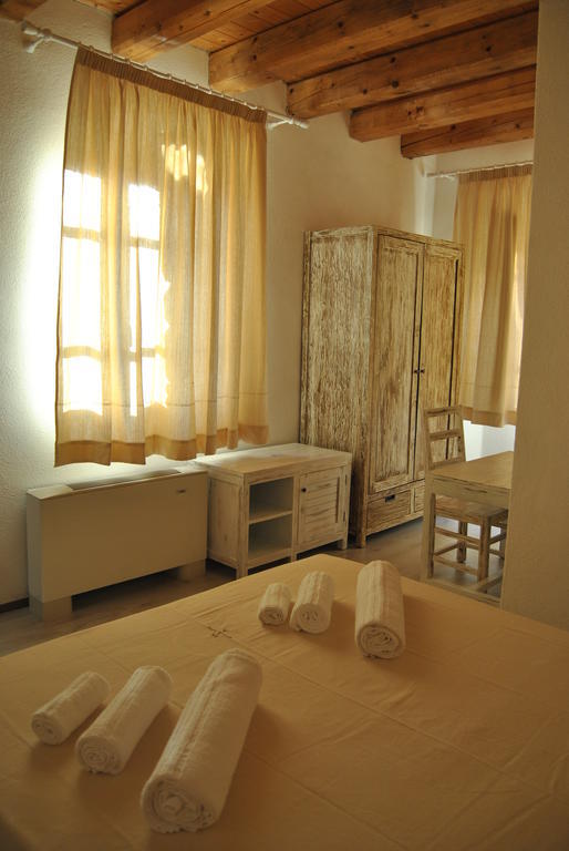 Abas Ristorante Pizzeria Affittacamere Ales Chambre photo